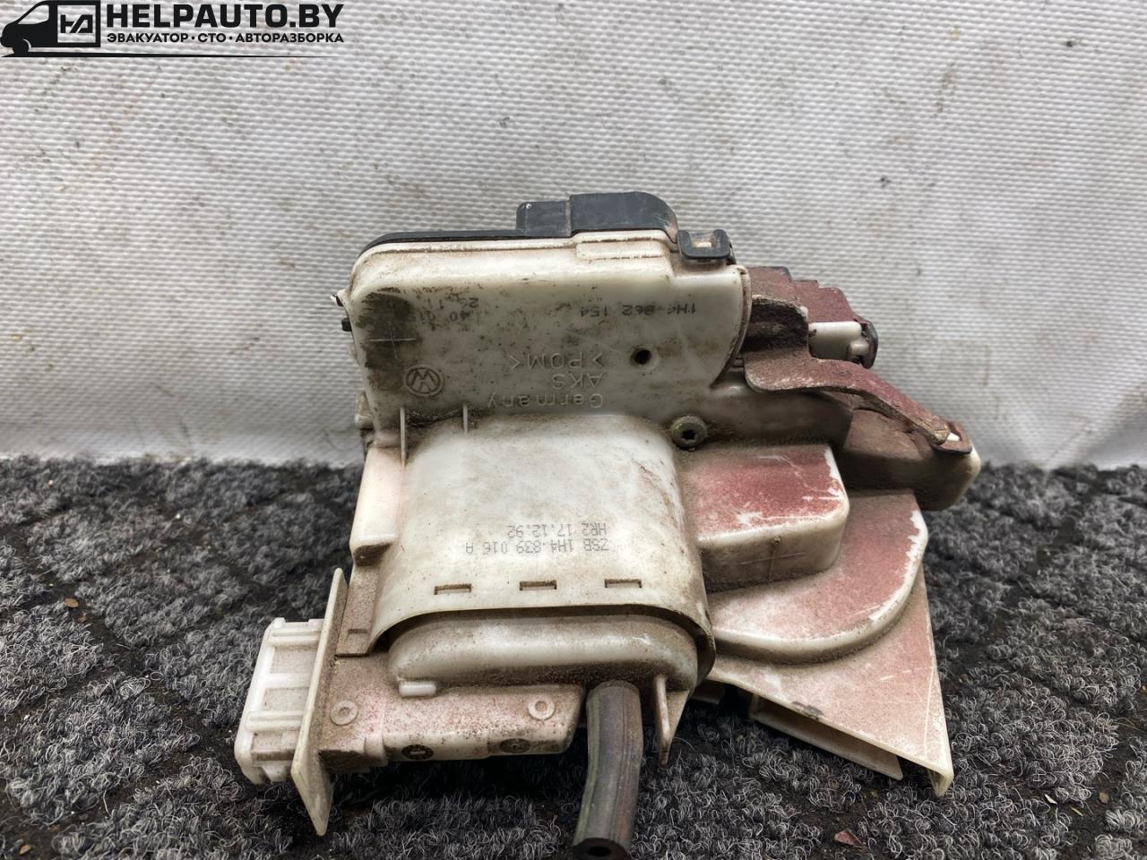 замок двери задней правой Volkswagen Golf 3 поколение 1994, 1.6 л., бензин, МКПП, передний привод - фото №1