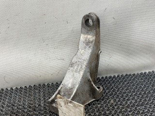 кронштейн двигателя Audi 100 С3 1986, 2.0 л., дизель, МКПП, седан, передний привод