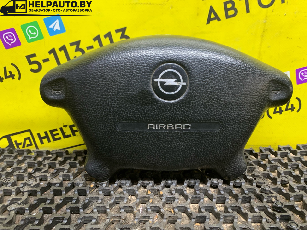 подушка безопасности водителя Opel Vectra B 1996, 1.7 л., X 17 DT (TC4EE1), дизель, МКПП, серебро, хетчбэк 5 дв., передний привод - фото №1