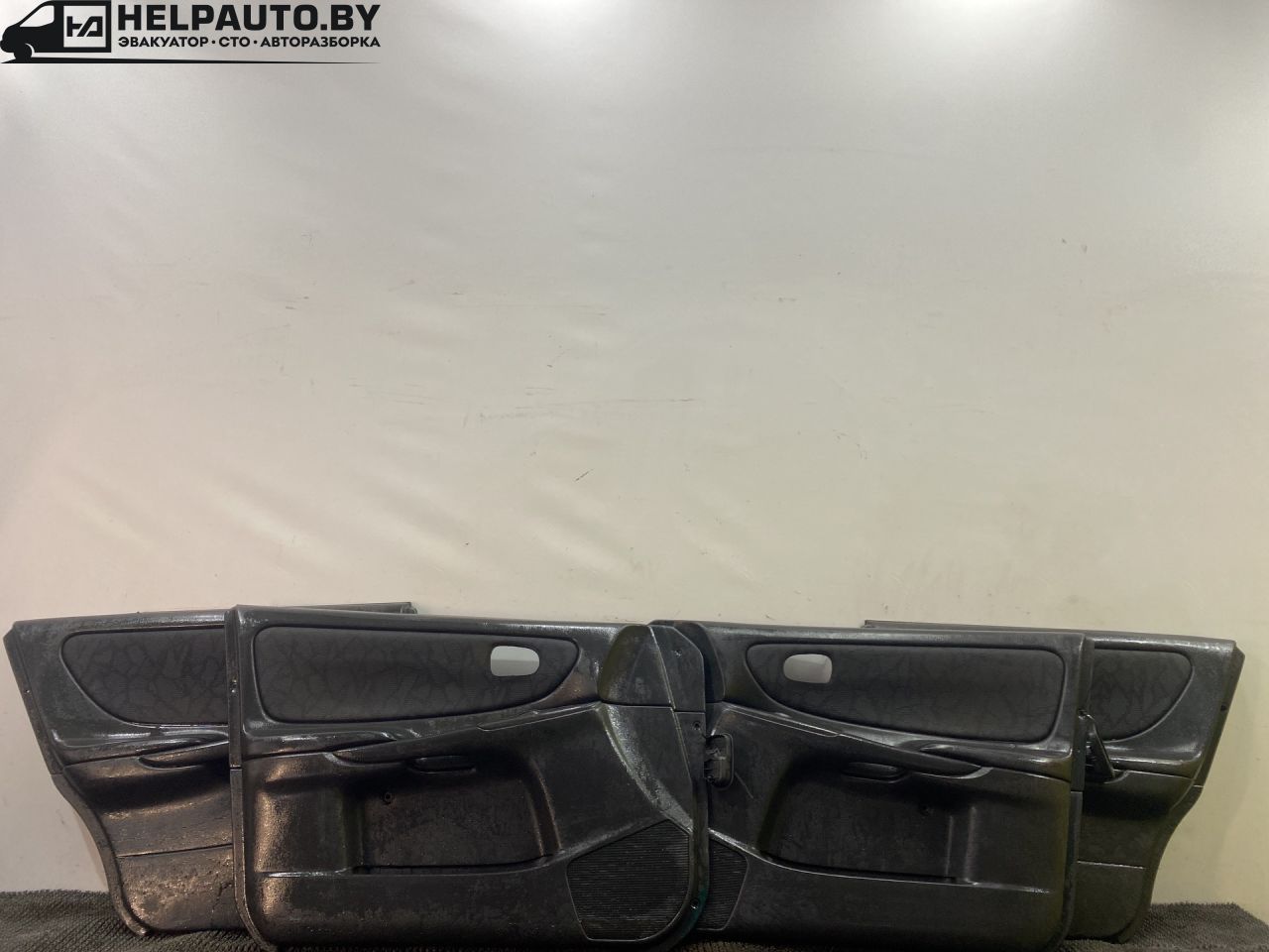 Обшивка двери (комплект) Mazda 626 GF 1997, 2.0 л., дизель, МКПП, зелёный, седан, передний привод - фото №1