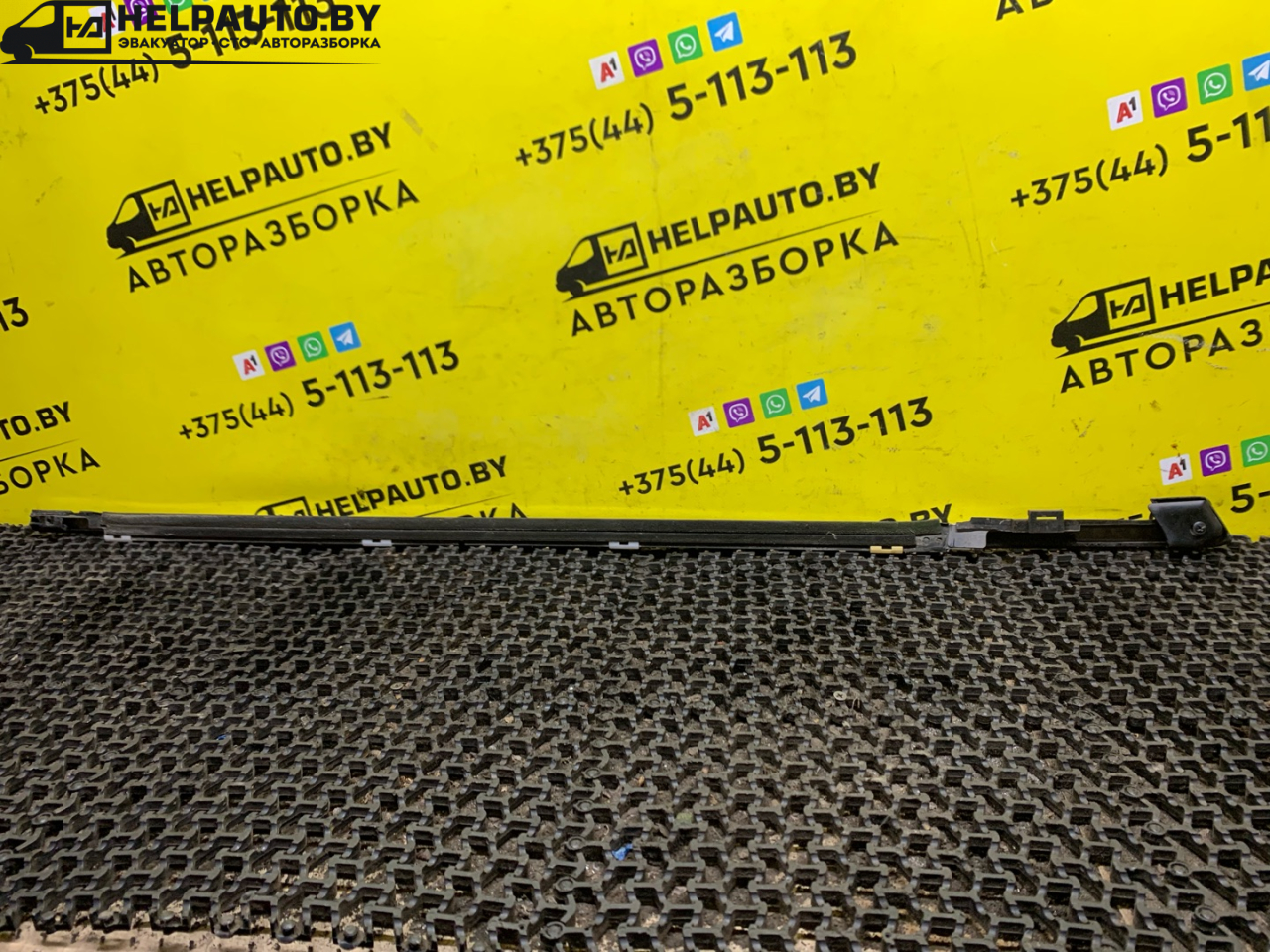 Молдинг стекла двери задней правой наружный Mazda Xedos 9 1 поколение 1996, 2.5 л., бензин, МКПП, темно синий, седан, передний привод - фото №1