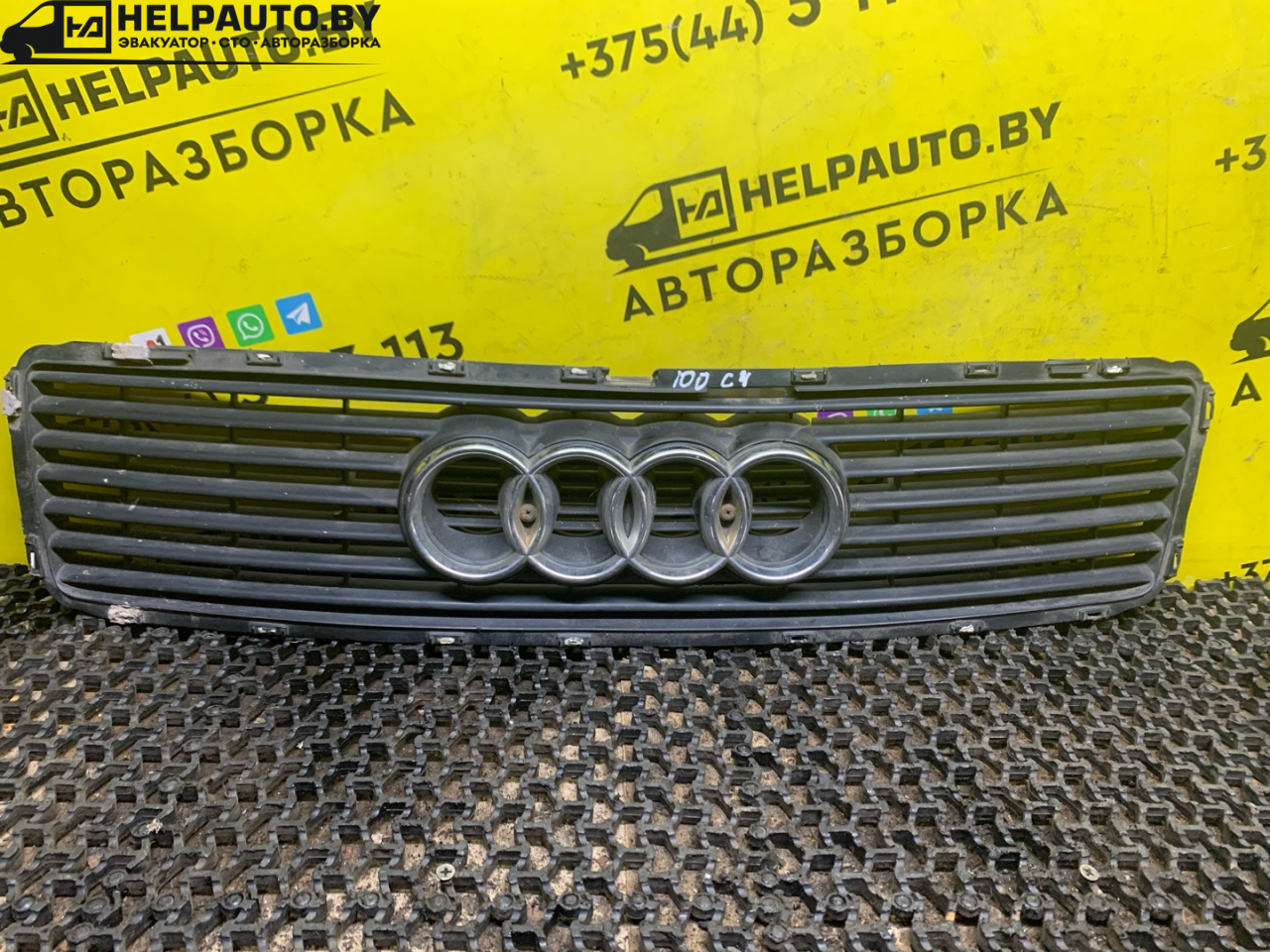 решетка радиатора Audi 100 4A/C4 1992, 2.3 л., NF, бензин, МКПП, синий, седан - фото №1