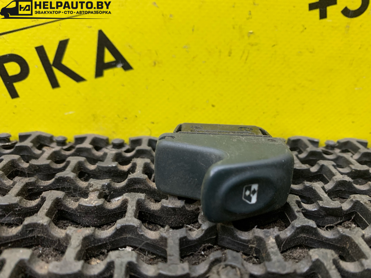 кнопка стеклоподъемника двери передней правой Renault Megane 1 поколение 1996, 1.6 л., K7M 702, бензин, МКПП, синий, купе, передний привод - фото №1