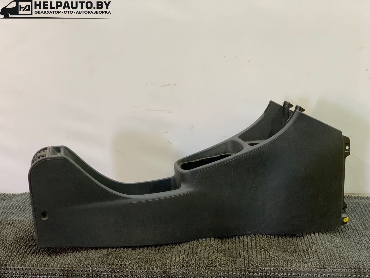 консоль салона Opel Zafira 1 поколение (A) 1999, 2.0 л., бензин, МКПП, серый, передний привод - фото №1