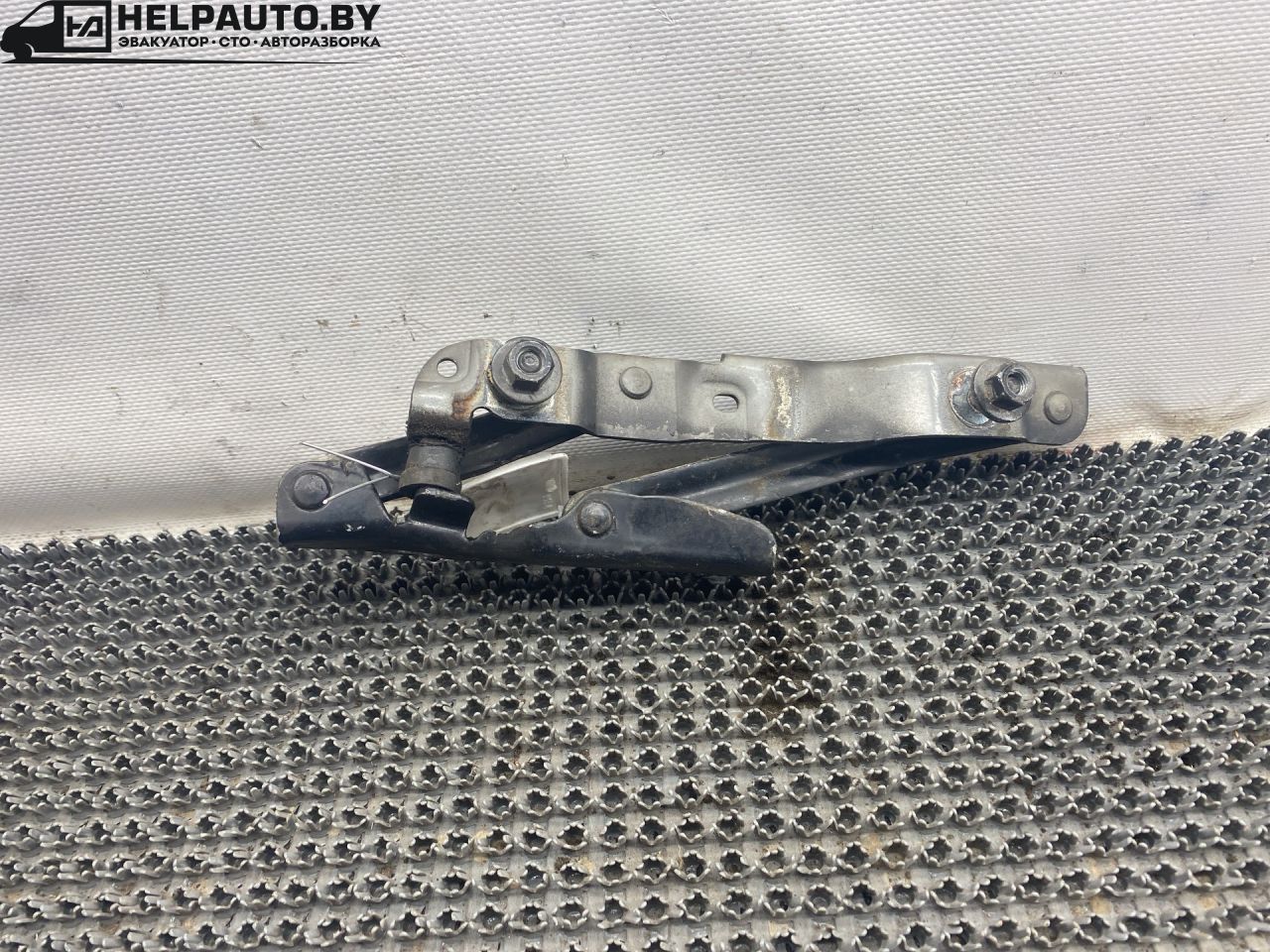 петля капота правая Chrysler PT Cruiser 1 поколение 2002, 2.0 л., ECC, бензин, АКПП, черный, хетчбэк 5 дв. - фото №1