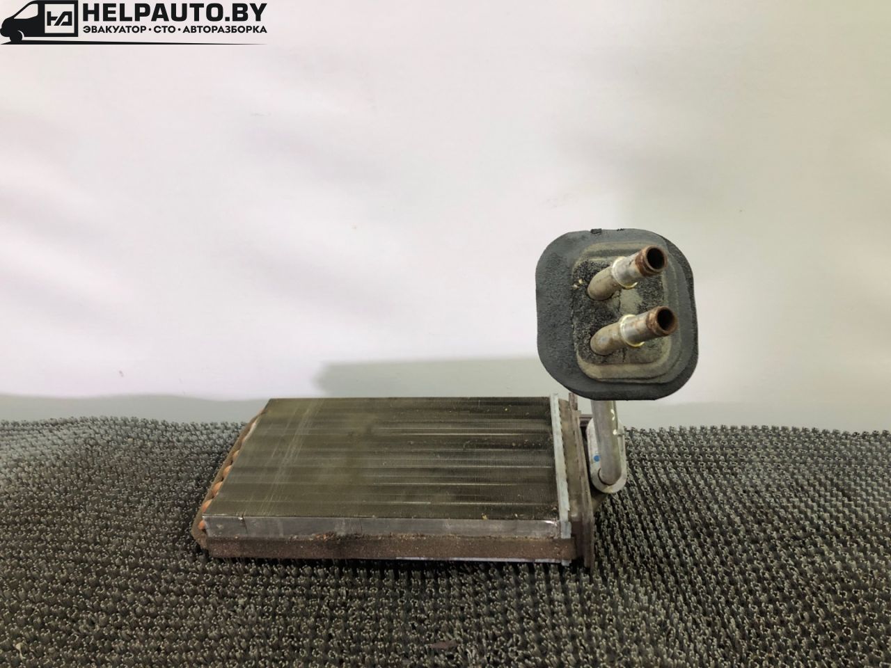 радиатор отопителя (печки) Dodge Caravan 3 поколение RG 1999, 2.4 л., EDZ, бензин, АКПП, темно зеленый, передний привод - фото №1