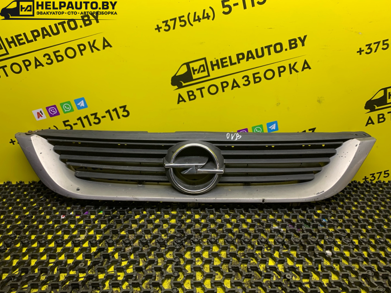 решетка радиатора Opel Vectra B 1996, 1.7 л., X 17 DT (TC4EE1), дизель, МКПП, серебро, хетчбэк 5 дв., передний привод - фото №1
