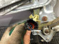 стеклоподъемник электрический задний левый Kia Sorento 1 поколение 2005, 2.4 л., G4JS, бензин, МКПП, красный, внедорожник 5 дв., полный подключаемый привод - фото №3