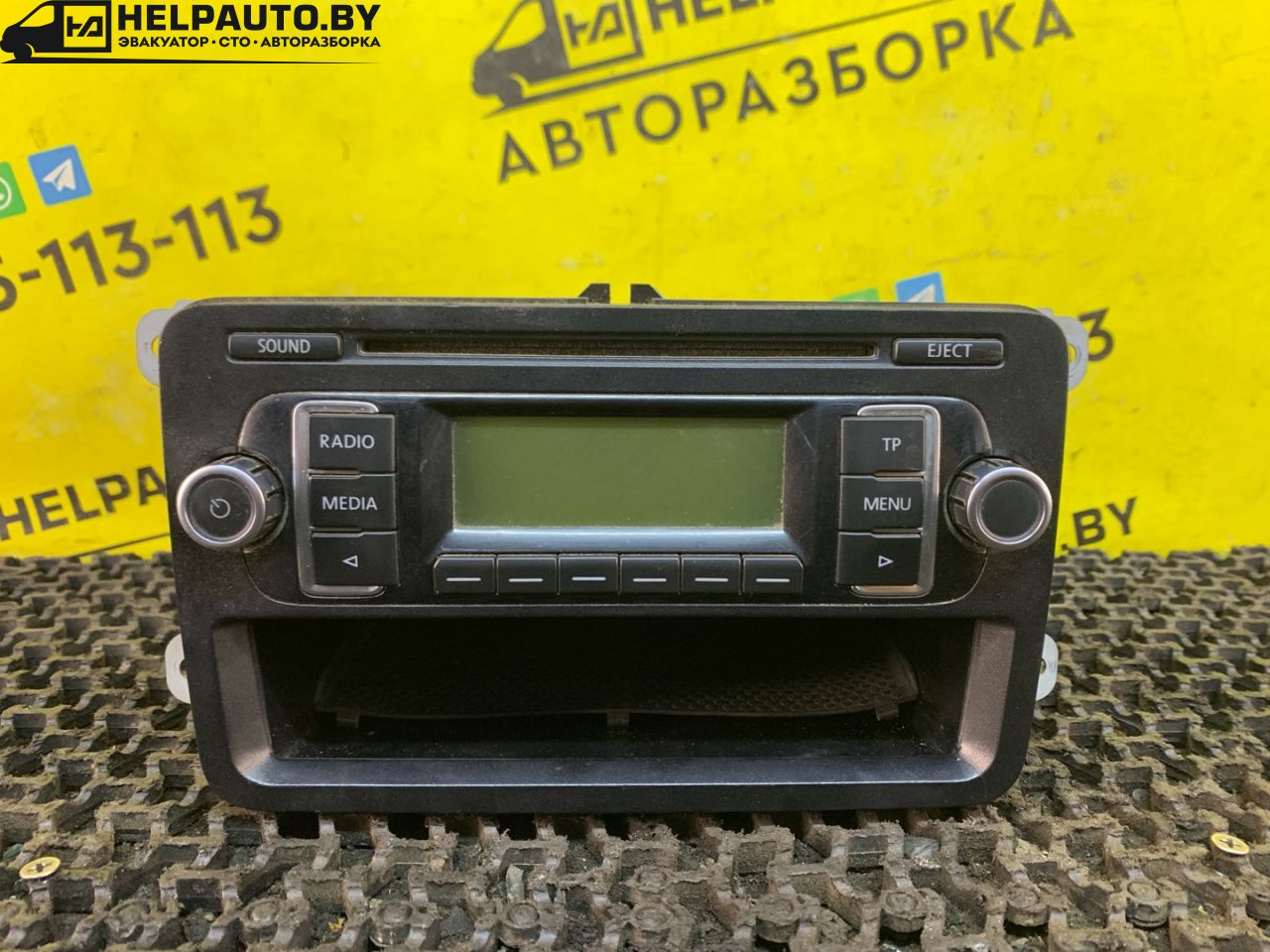 магнитола Volkswagen Golf 5 поколение 2008, 1.4 л., BUD, бензин, 5МКПП, синий, хетчбэк 5 дв., передний привод, VWZAZ1H7005756 - фото №1