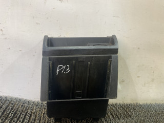 пепельница Volkswagen Polo 2 поколение 1990, 1.3 л., бензин, МКПП, синий, хетчбэк 3 дв., передний привод