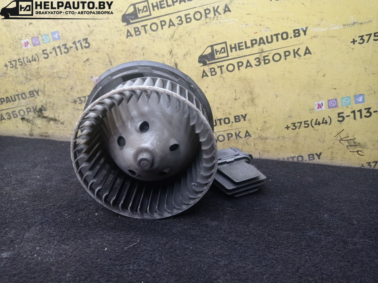 моторчик печки Renault Laguna 1 поколение (1993 - 1998), 1.8 л., бензин, МКПП, передний привод - фото №1