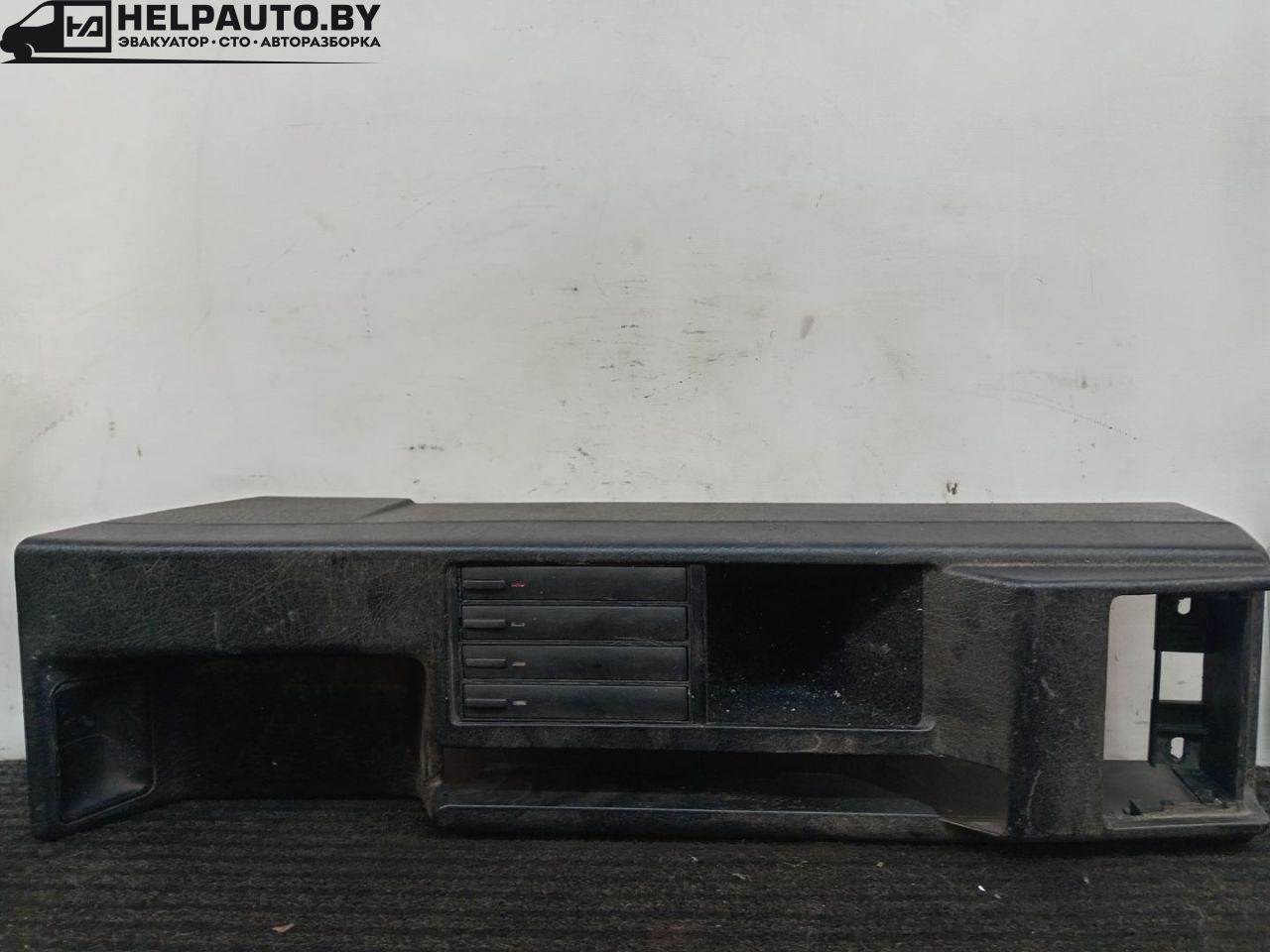 консоль салона Audi 80 B3 89/B3 1991, 1.8 л., бензин, МКПП, серебристый, седан, передний привод, 893864119, 893863244 - фото №1