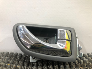 ручка внутренняя передняя правая Kia Sorento 1 поколение 2005, 2.5 л., дизель, МКПП, серый, полный привод