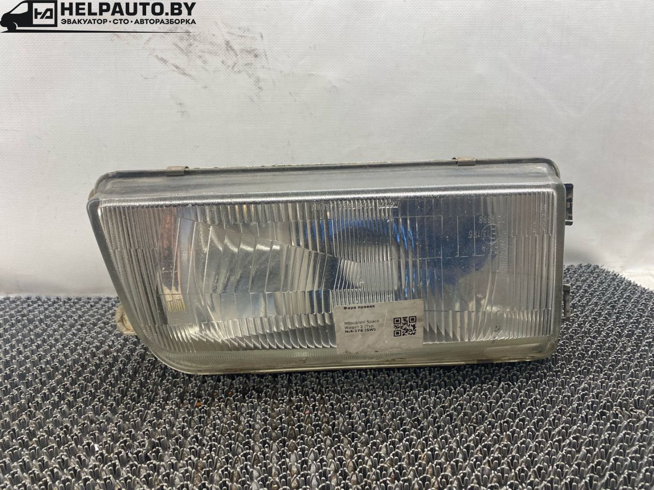 фара правая Mitsubishi Space Wagon 2 поколение (Typ N30/N40) 1994, 2.0 л., 4D68 T, дизель, МКПП, серый, минивэн - фото №1
