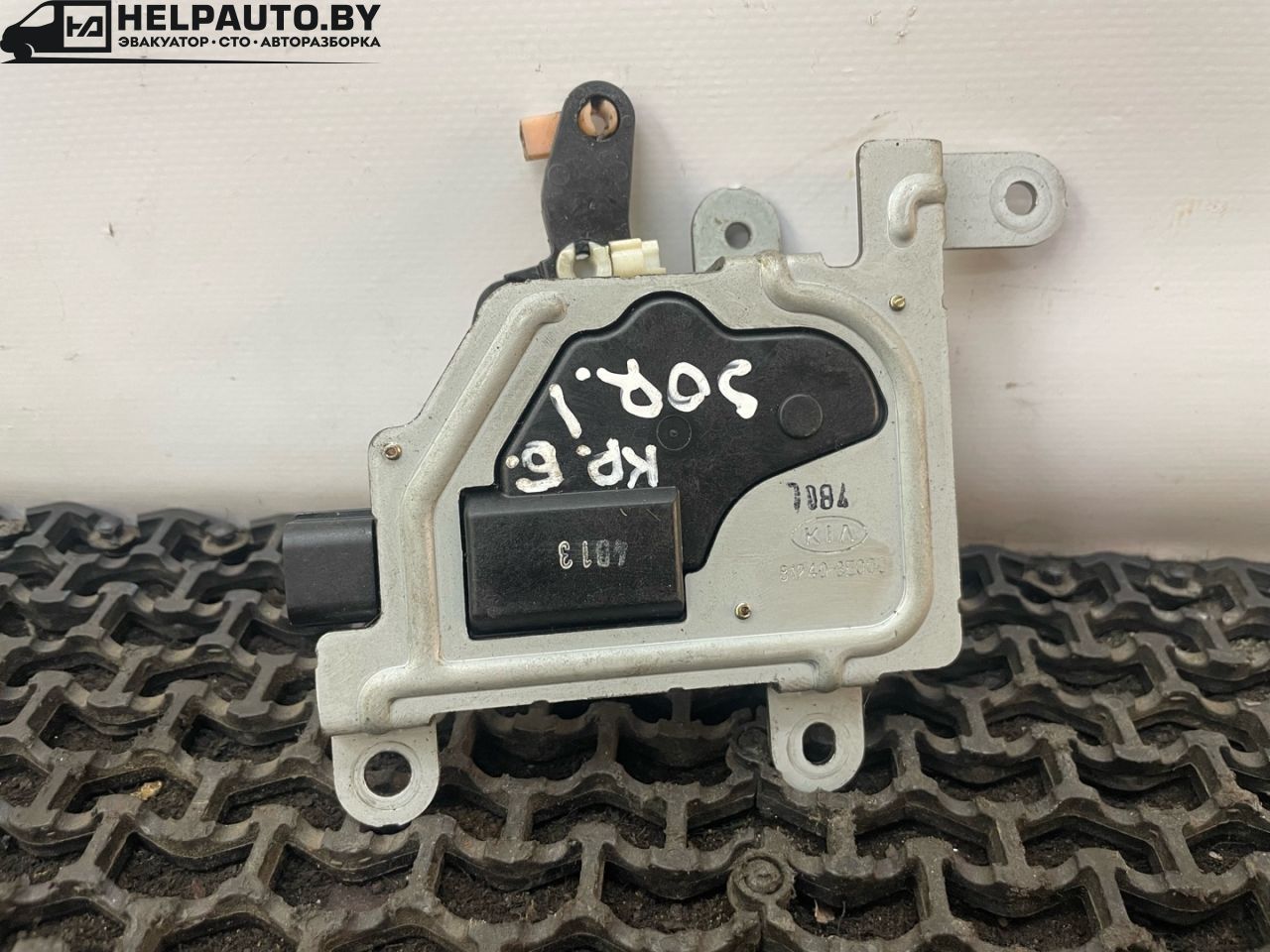 активатор замка багажника Kia Sorento 1 поколение 2004, 2.5 л., CRDi, D4CB, дизель, АКПП, серебристый, внедорожник 5 дв., полный подключаемый привод, 81240-3E000 - фото №1