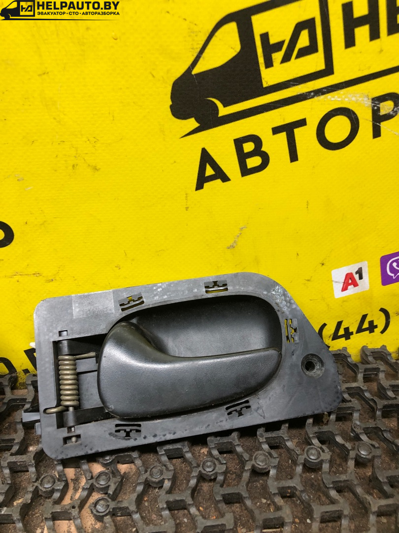 ручка внутренняя передняя левая Renault Laguna 1 поколение 1994, 2.0 л., F3R 200, бензин, МКПП, бордовый, хетчбэк 5 дв., передний привод - фото №1