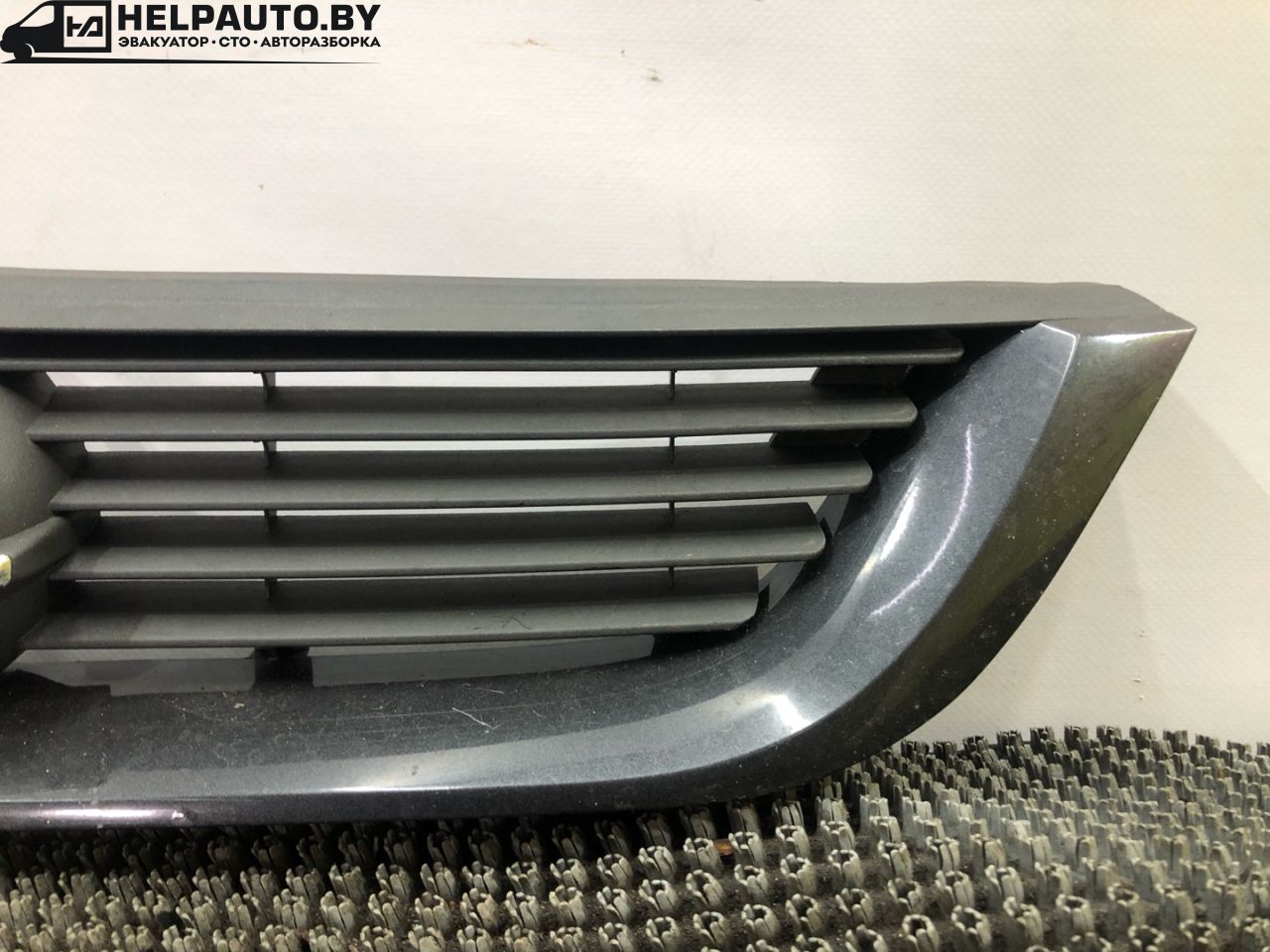 решетка радиатора Opel Vectra B (1995 - 1999), 1.6 л., X 16 XEL, бензин, МКПП, темно зеленный металлик, седан, передний привод - фото №1