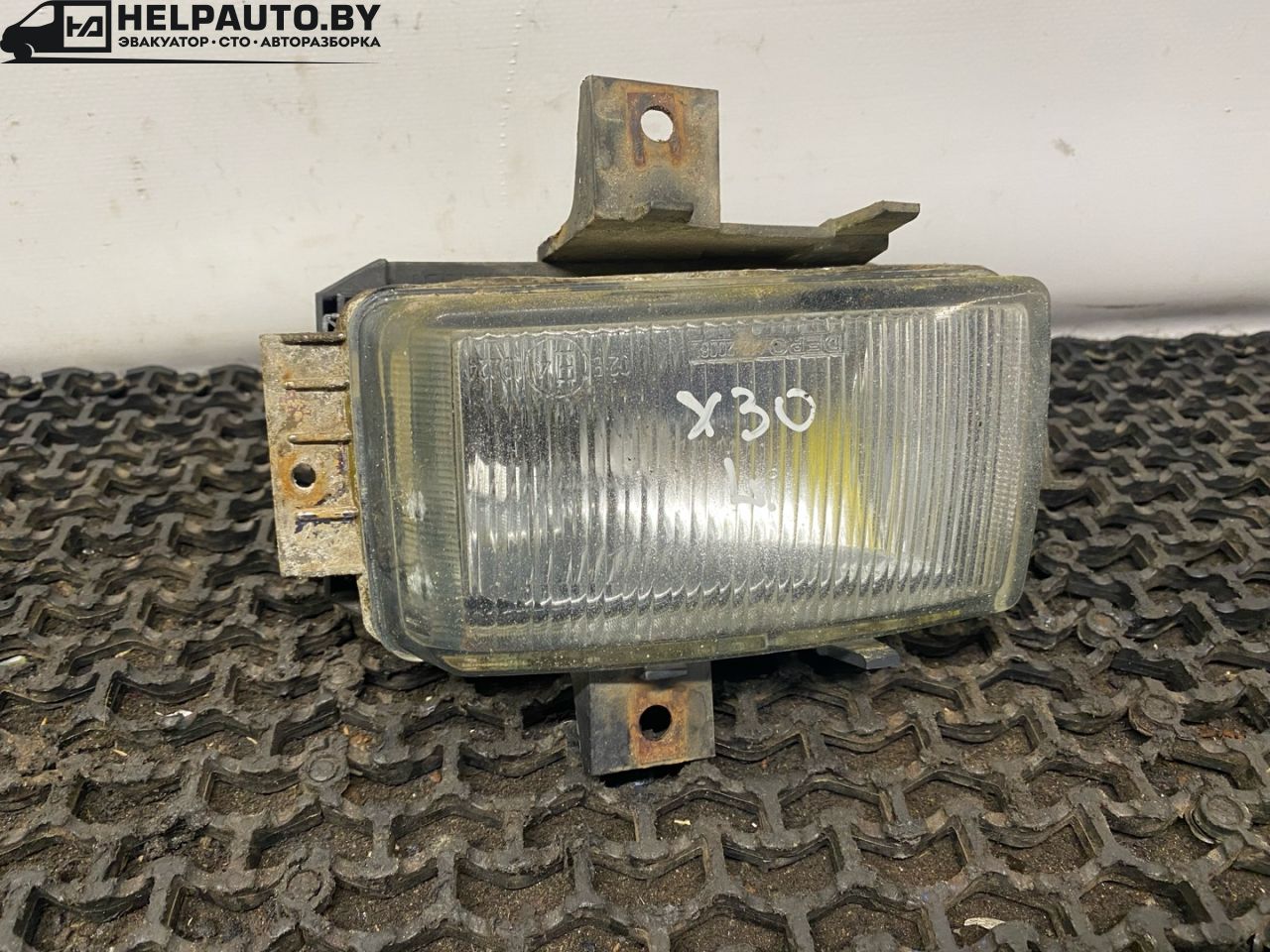 фара противотуманная левая Opel Omega B 1999, 3.0 л., бензин, АКПП, чернозеленый, седан, задний привод - фото №1