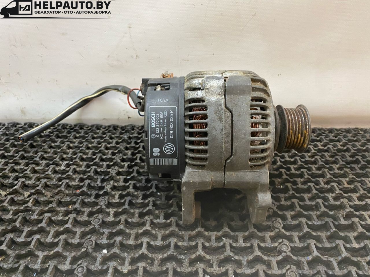 генератор Volkswagen Passat B3 1993, 1.9 л., AAZ, дизель, 5МКПП, черный, универсал, передний привод, 028903025P, 0123340002 - фото №1