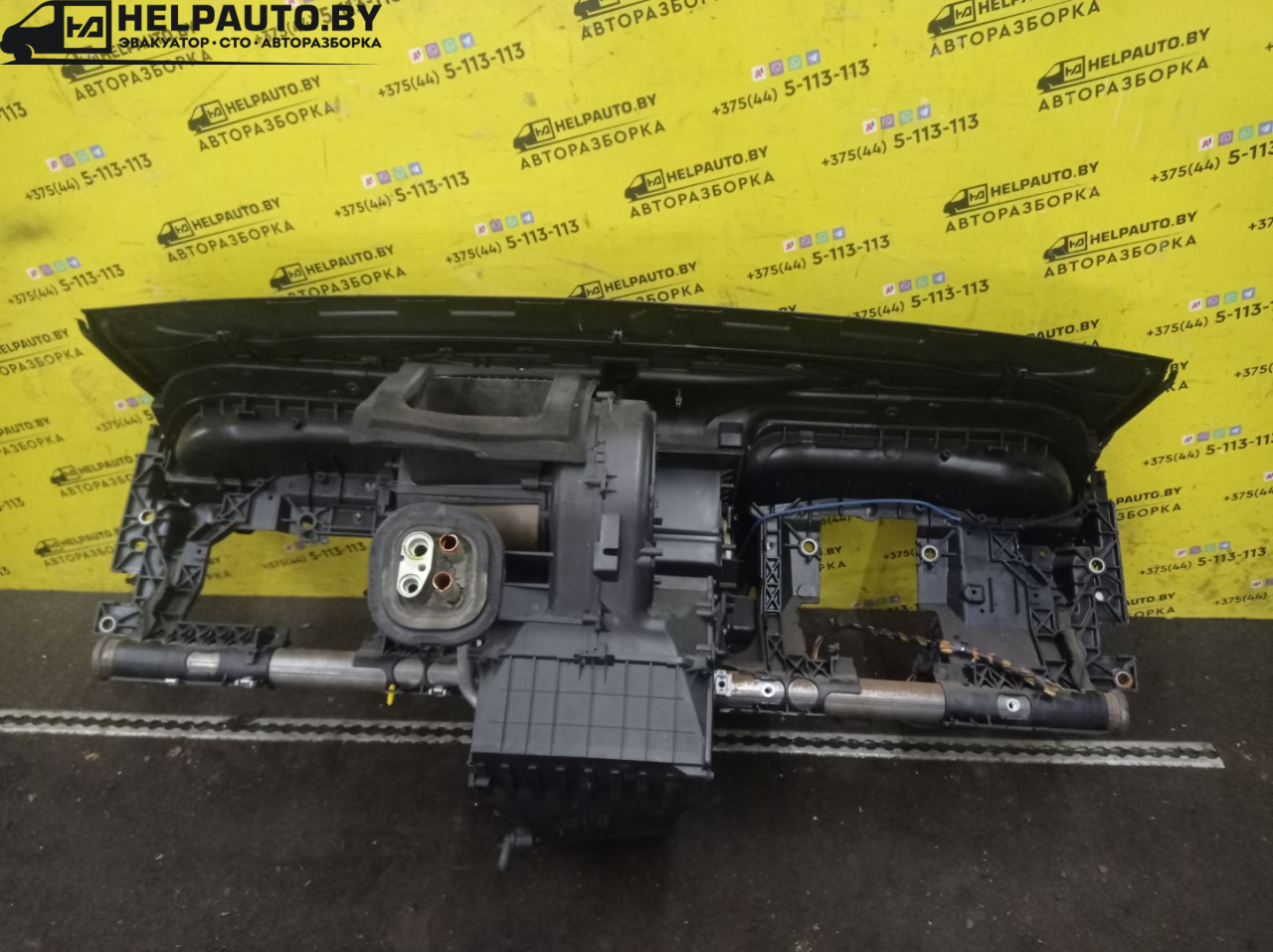 корпус отопителя (печки) Ford Focus 2 поколение 2006, 1.6 л., HWDA, бензин, МКПП, красный, хетчбэк 5 дв., передний привод - фото №1