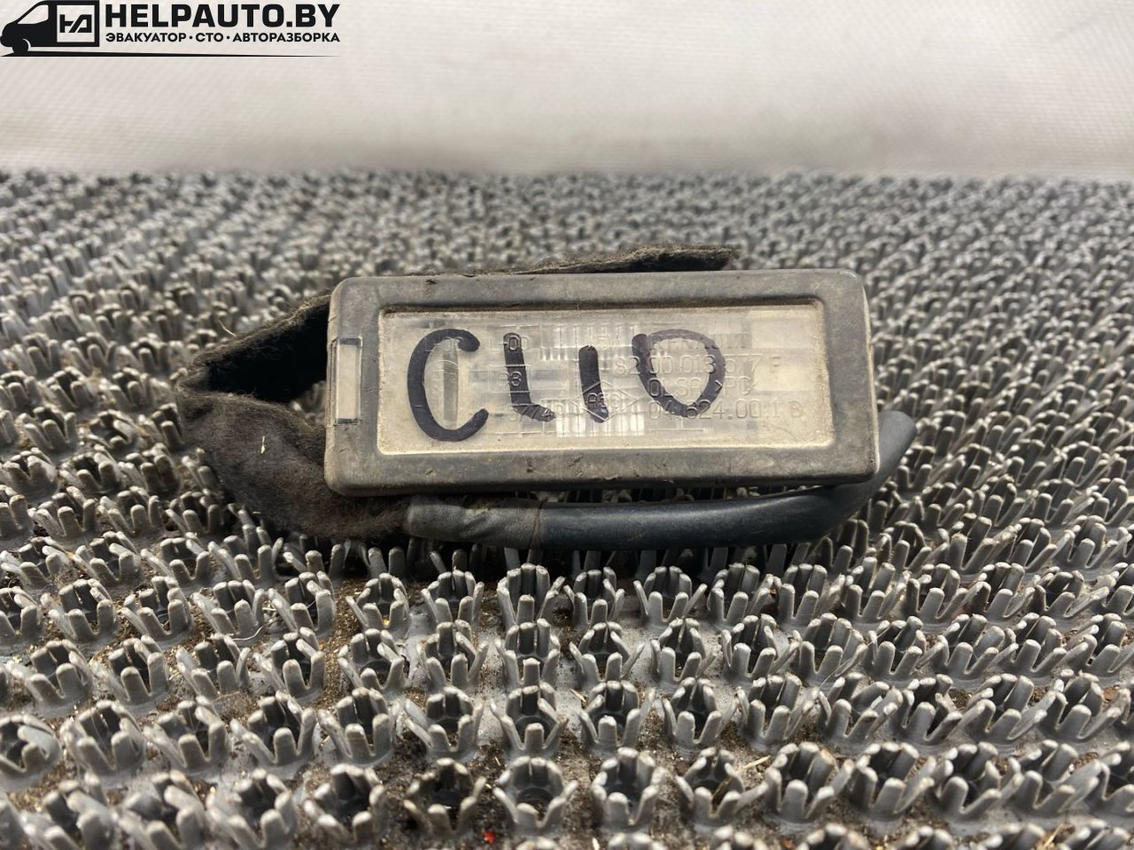 подсветка номера Renault Clio 2 поколение (1998 - 2002) - фото №1