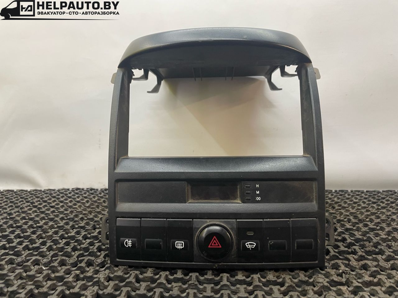 рамка под магнитолу Kia Sorento 1 поколение 2005, 2.5 л., CRDi, D4CB, дизель, МКПП, черный, внедорожник 5 дв., полный подключаемый привод - фото №1