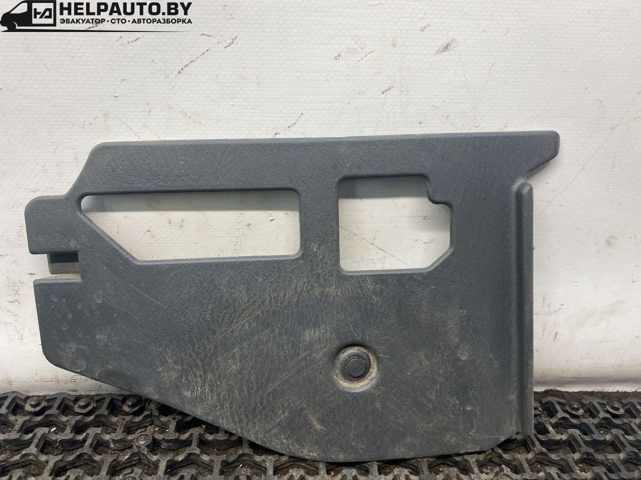 пластик Mazda 626 GF 1997, 2.0 л., дизель, МКПП, зелёный, седан, передний привод - фото №1