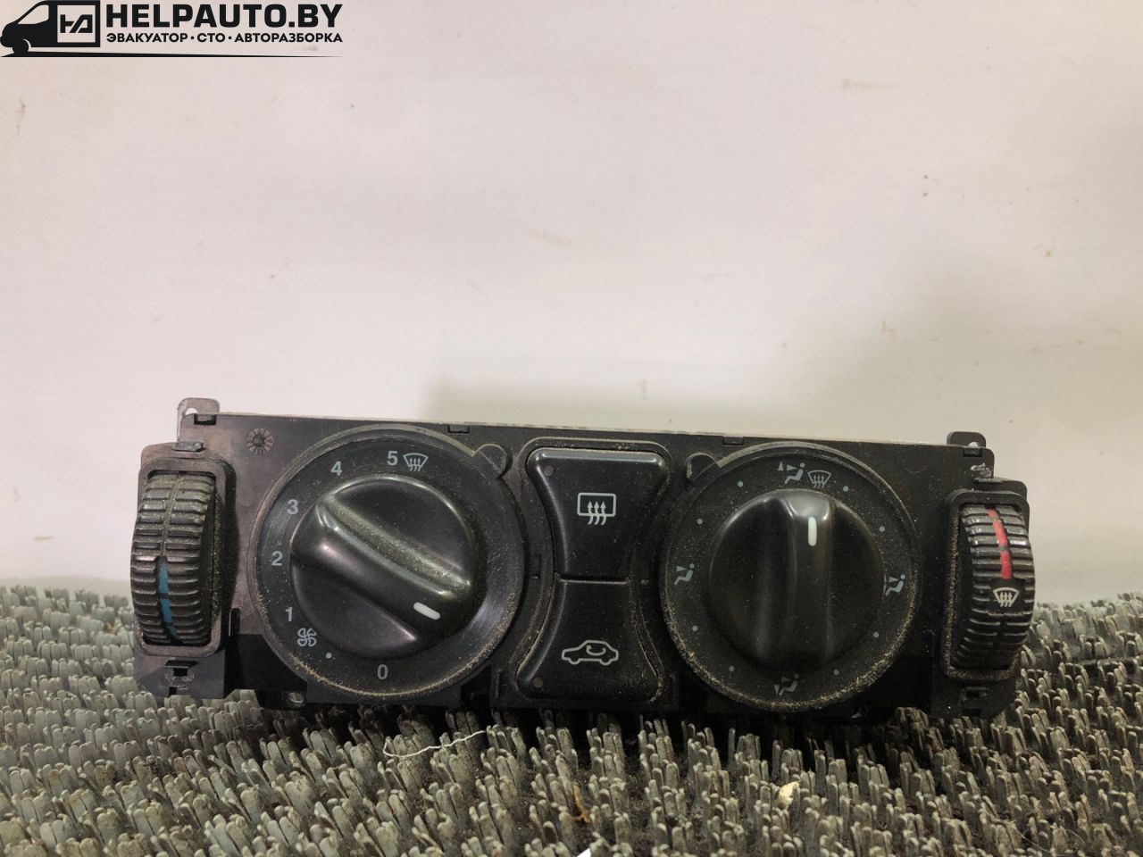 блок управления печки / климат-контроля Mercedes-Benz C-Класс W202/S202 1995, 2.2 л., дизель, МКПП, черный, седан, задний привод, 2108300185 - фото №1