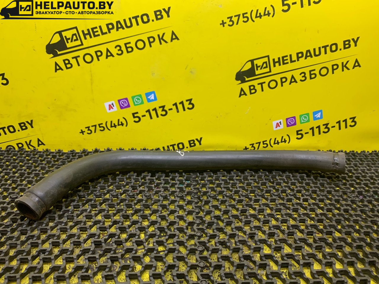 патрубок радиатора Audi 80 B3 1988, 1.6 л., дизель, МКПП, седан, передний привод - фото №1