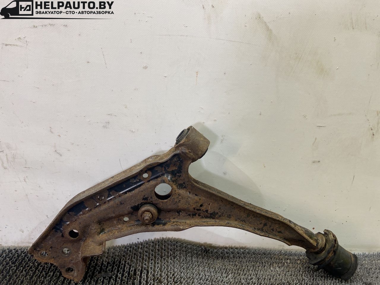 рычаг передний правый Nissan Bluebird T12/T72 1987, 2.0 л., бензин, МКПП, бордовый, хетчбэк 5 дв., передний привод - фото №1