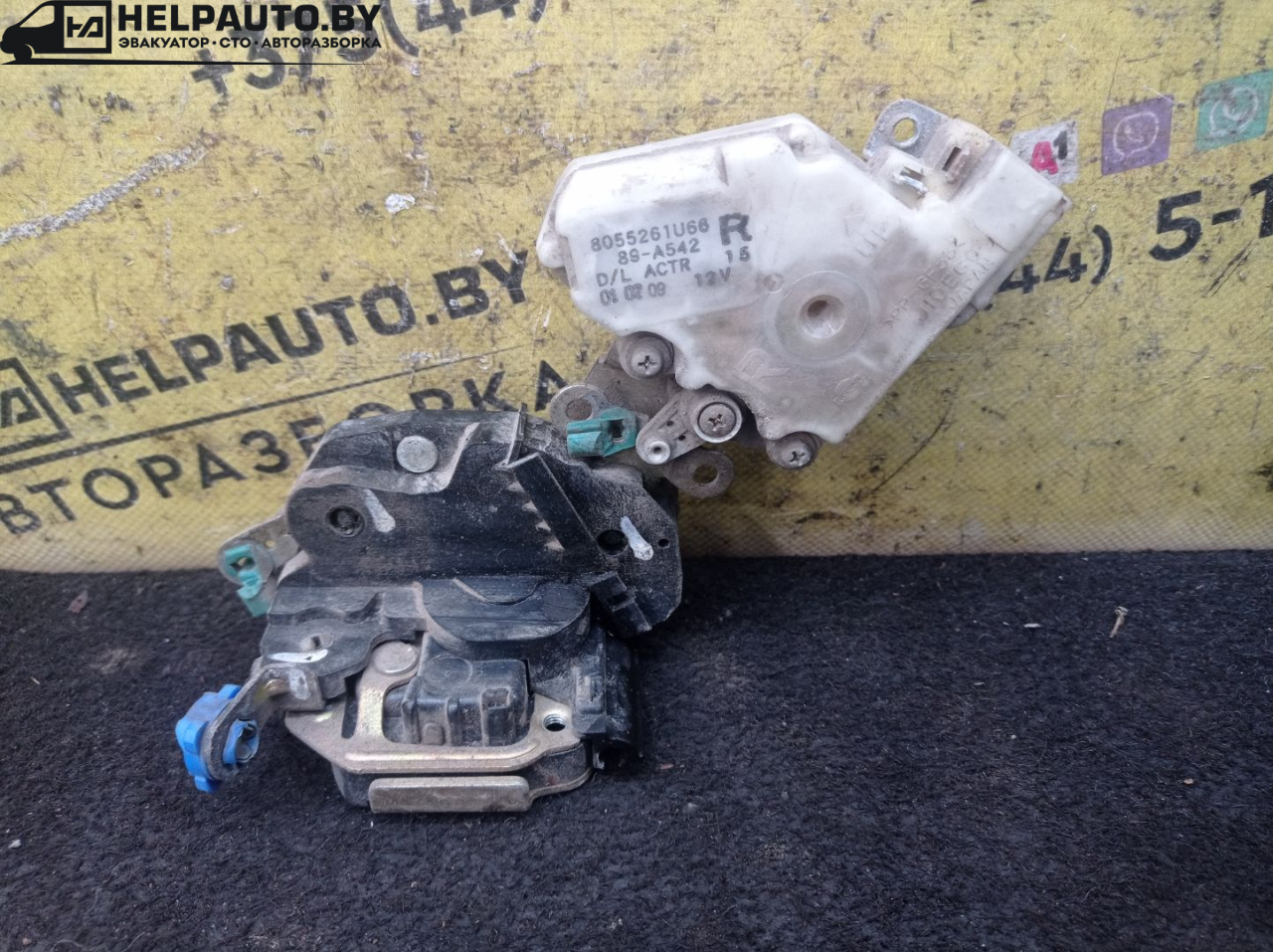 замок двери передней правой Nissan Almera Tino V10 2001, 2.2 л., YD22DDT, дизель, МКПП, берюзовый, минивэн, передний привод - фото №1