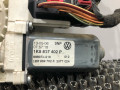 моторчик стеклоподъемника передний правый Volkswagen Jetta 5 поколение 2010, 1.6 л., BSE, бензин, 5МКПП, синий, седан, передний привод, 1K5837402P - фото №4