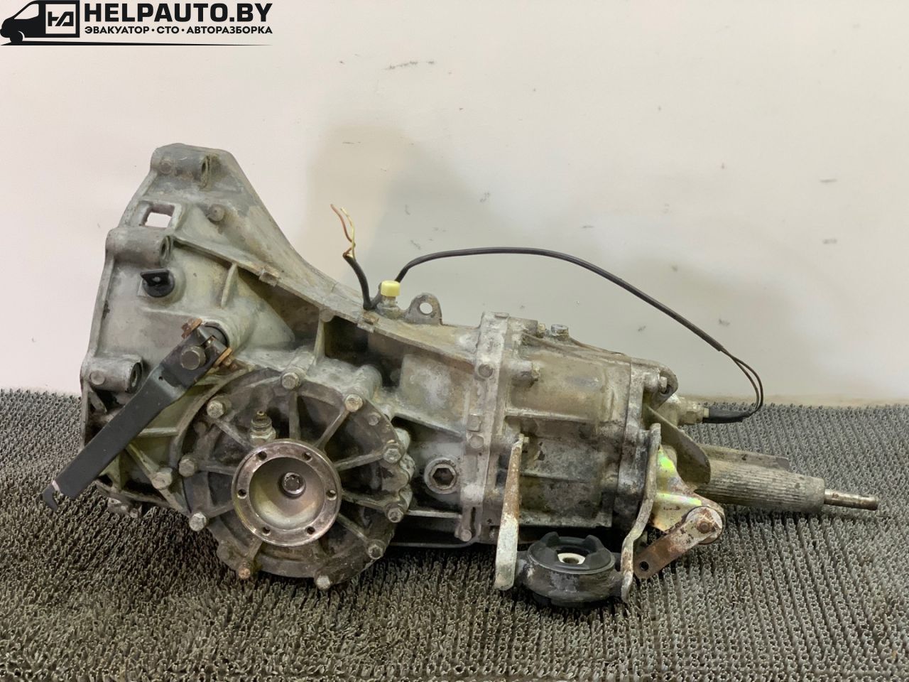 КПП механическая (МКПП) Volkswagen Santana 1 поколение 1988, 1.6 л., бензин, синий, передний привод, 1Y31103 - фото №1