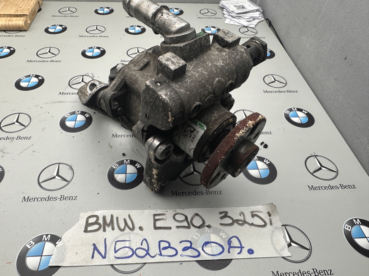 насос гидроусилителя руля BMW 3 серия E90/E91/E92/E93 2007, 3.0 л., N52 B30 AE, бензин - фото №1