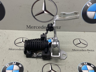 петля крышки багажника Mercedes-Benz C-Класс W205 [рестайлинг] 2020, 2.0 л., M264.920, бензин, кабриолет, задний привод, A2057580104