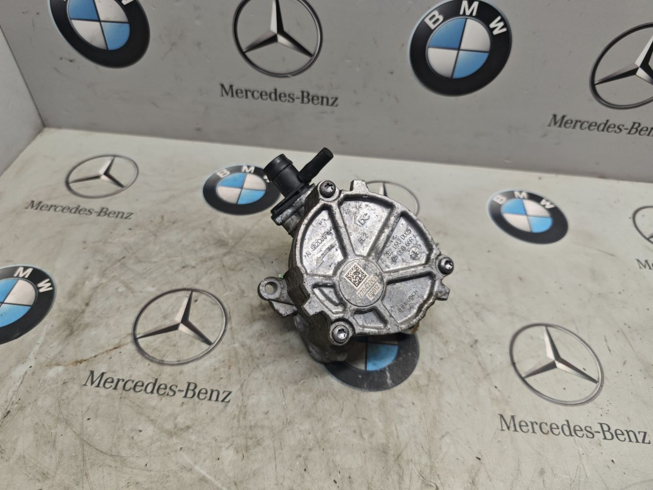 насос вакуумный Mercedes-Benz GLB-Класс 1 поколение 2022, бензин, задний привод, A2820900005 - фото №1