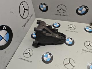 кронштейн двигателя Mercedes-Benz C-Класс W205 [рестайлинг] 2018, 1.5 л., M 264 E15, бензин, A2642200200