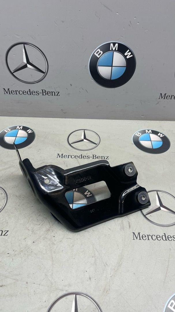 крепление ( кронштейн ) крыла BMW X5 M F95 2021, 4.4 л., бензин, полный привод, 7472595 - фото №1