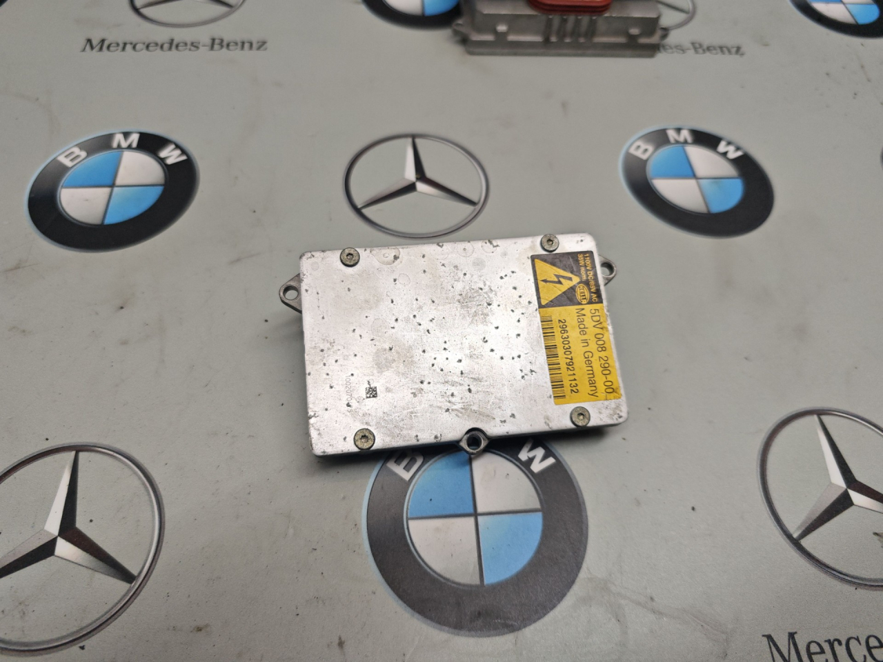 блок розжига ксенона BMW 7 серия E65/E66/E67 2004, 6907488, 5VD00829000 - фото №1