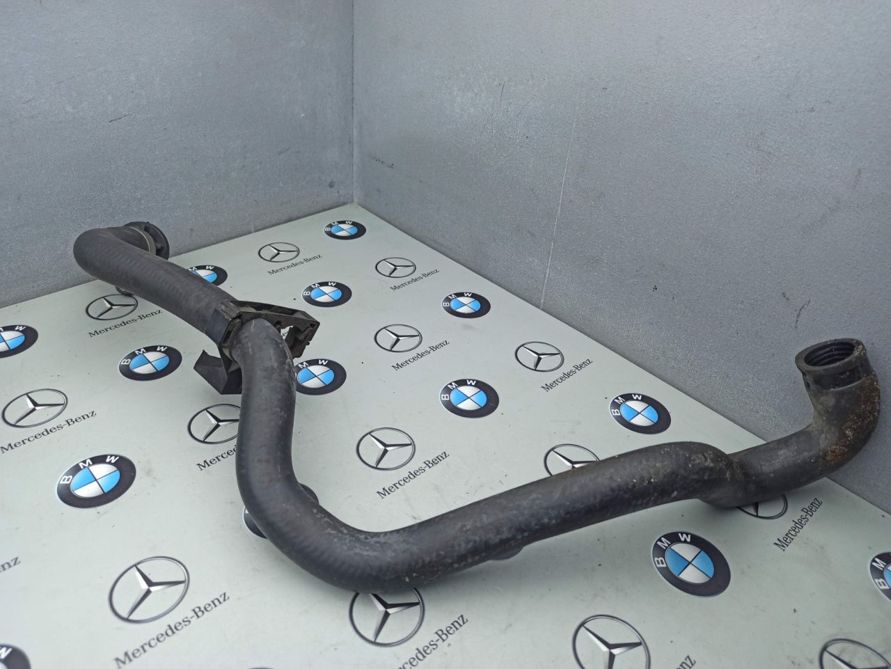 патрубок радиатора BMW 3 серия E90/E91/E92/E93 2007, 3.0 л., бензин - фото №1