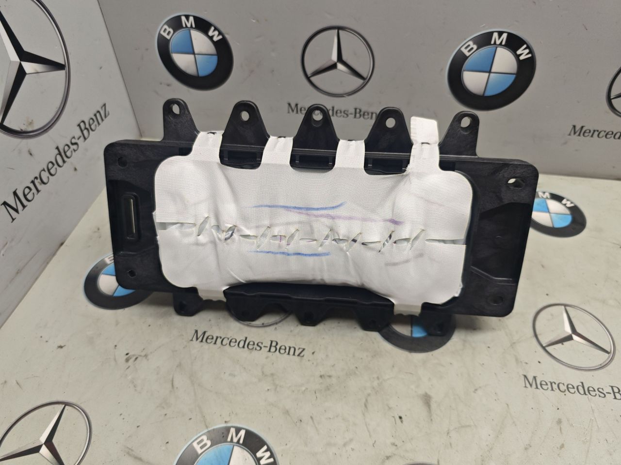 подушка безопасности пассажира Mercedes-Benz GLB-Класс 1 поколение 2022, бензин, задний привод, A2478607602 - фото №1