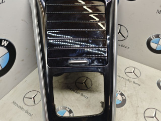 консоль салона Mercedes-Benz GLB-Класс 1 поколение 2022, бензин, задний привод, A2476809406