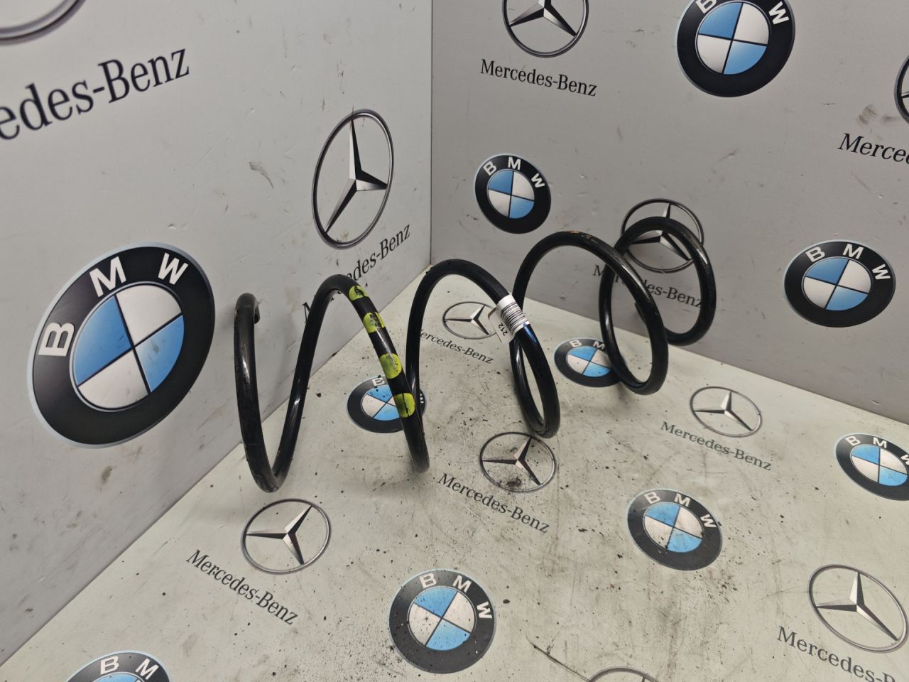 пружина передняя Mercedes-Benz GLB-Класс 1 поколение 2022, бензин, задний привод - фото №1