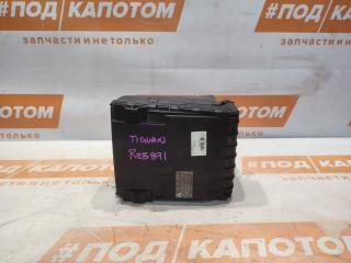блок предохранителей Volkswagen Tiguan 1 поколение 2008, 2.0 л., CAWA, бензин, АКПП, 01718130