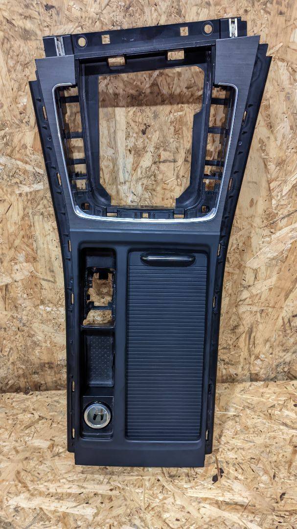 Подстаканник Volkswagen Golf 7 2017. Купить бу Array Array OEM №5G2864263, 5G2863245