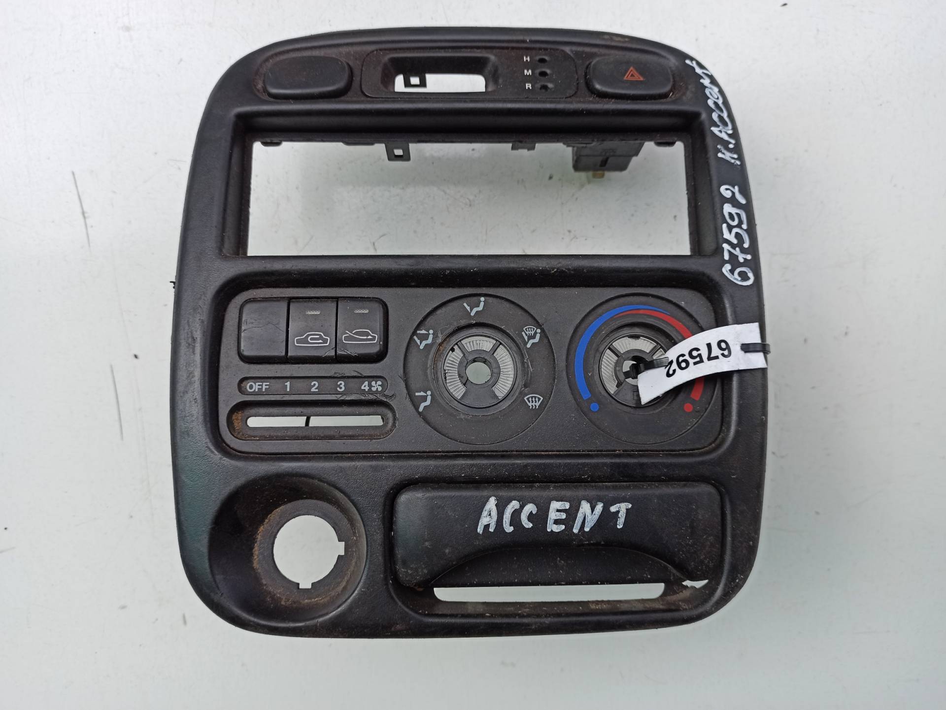 Кнопка аварийной сигнализации к Hyundai Accent, 1997, купить | DT-67592. Фото #1