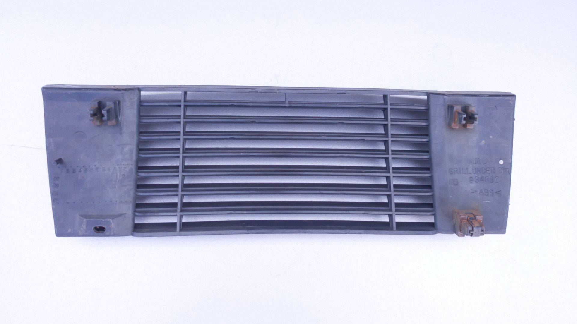 Заглушка (решетка) в бампер к Mitsubishi Sigma MB934860, 1994, купить | DT-65830. Фото #2