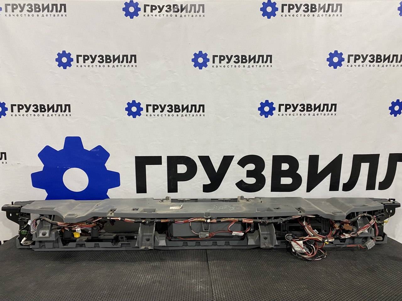 полка над лобовым стеклом Renault T купить бу по цене 28032 руб. Z30068738  - iZAP24