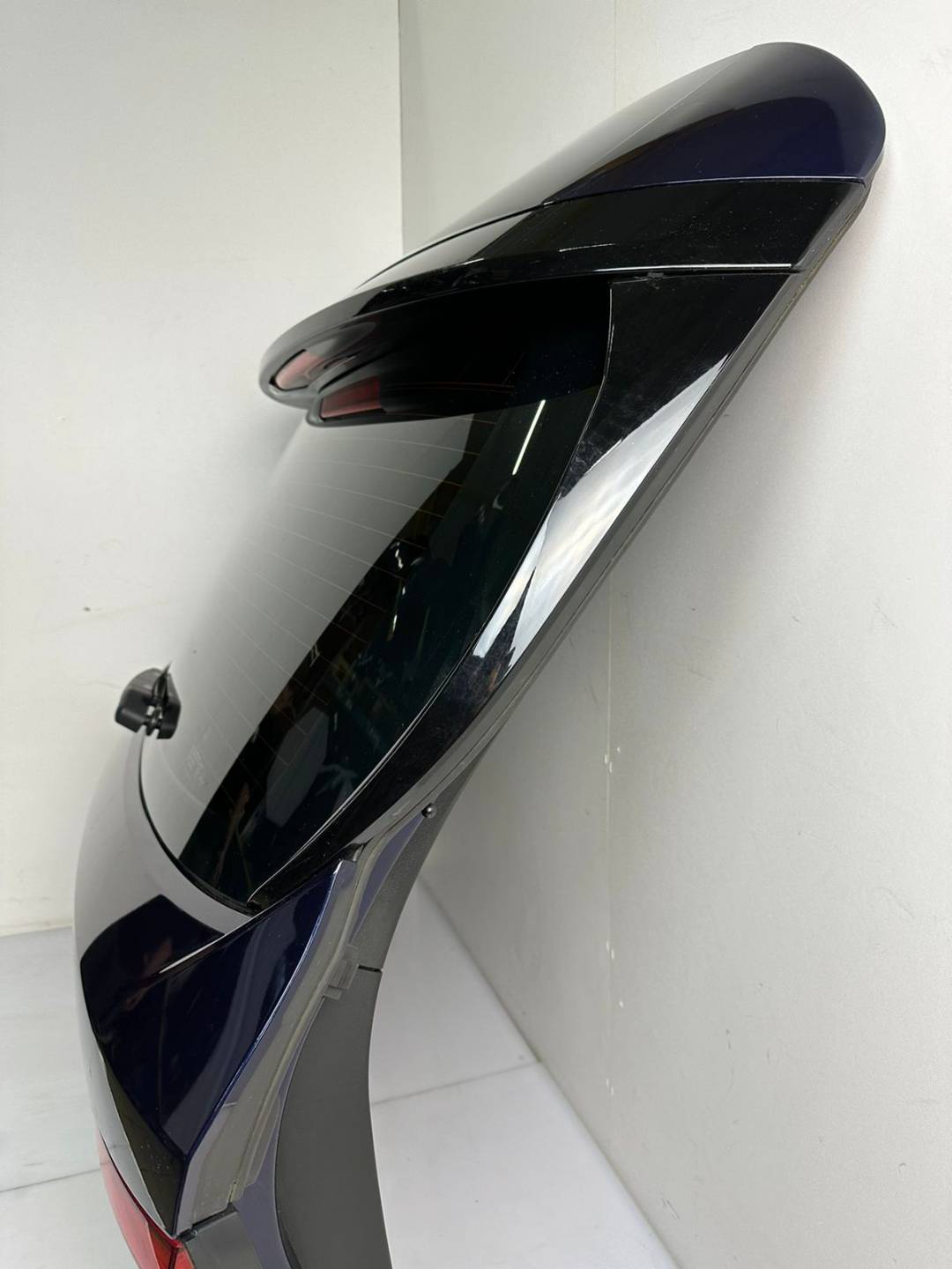 Крышка (дверь) багажника Maserati Levante (M161) купить в России
