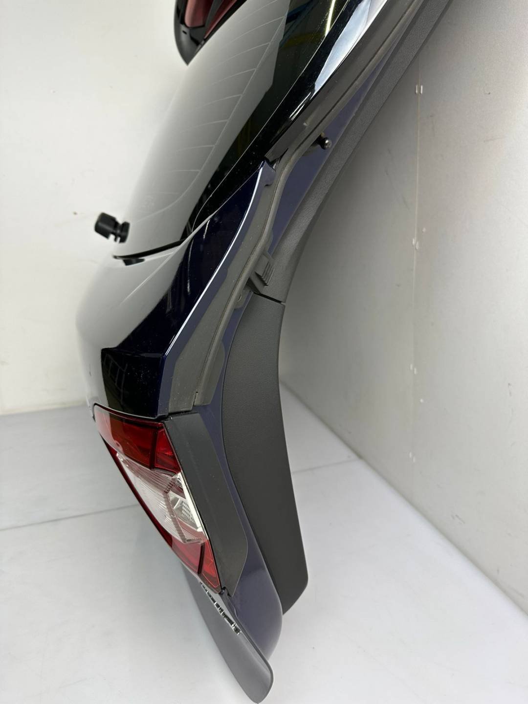 Крышка (дверь) багажника Maserati Levante (M161) купить в России